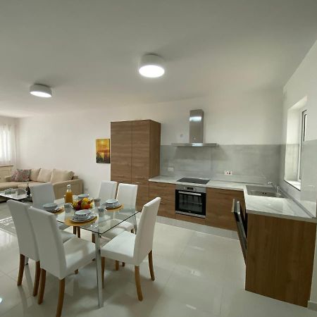 Sunshine Apartments Mellieha - Modern Three Bedroom Ground Floor Apartment With Yard Ngoại thất bức ảnh